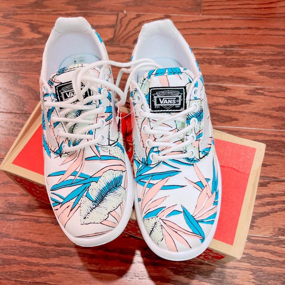 Vans women limited edition sneakers shoes/NWB